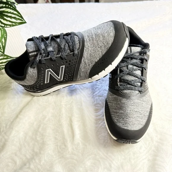 New Balance 577 Training Shoes Gray Black Women’s 7.5 - Picture 2 of 9
